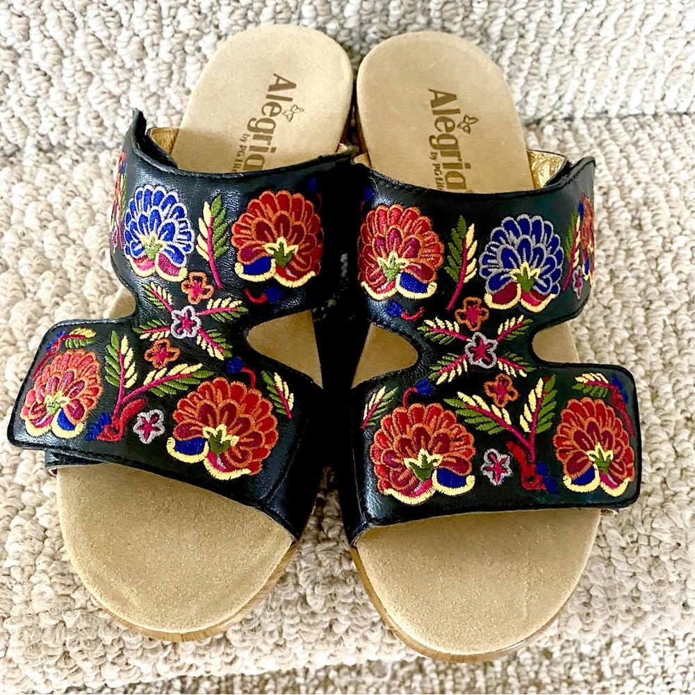 NIB NEW Alegria by PG Lite Linn Black Needles and Pins Embroidered Wedge Sandals